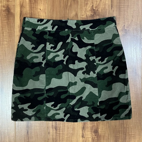 *🧡3/20$*NWOT*Camo Zip-Up Front Skirt - Picture 2 of 2